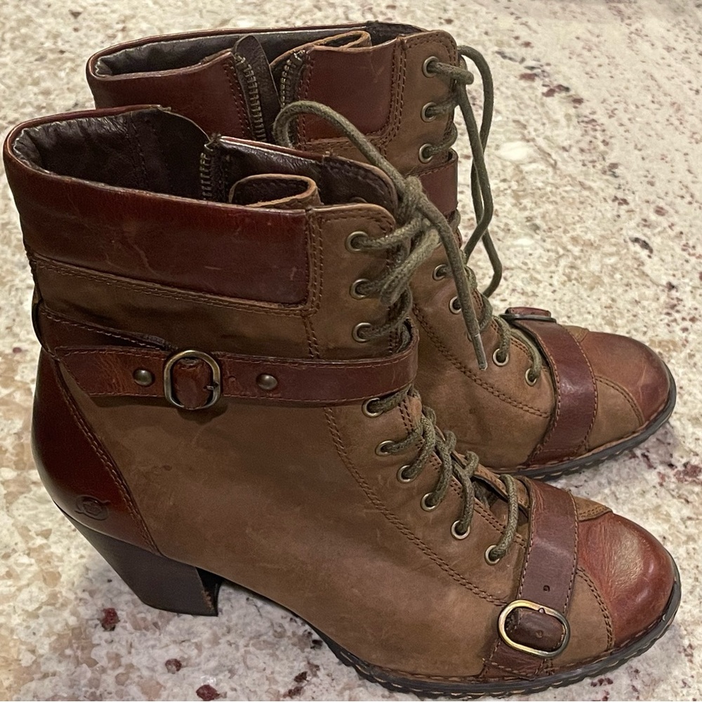 Born size 8 ankle boots in good used condition